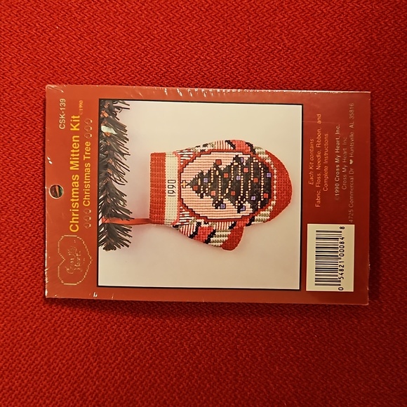 6 Christmas themed counted cross stitch ornament kits NIP Vintage stock - Picture 5 of 6